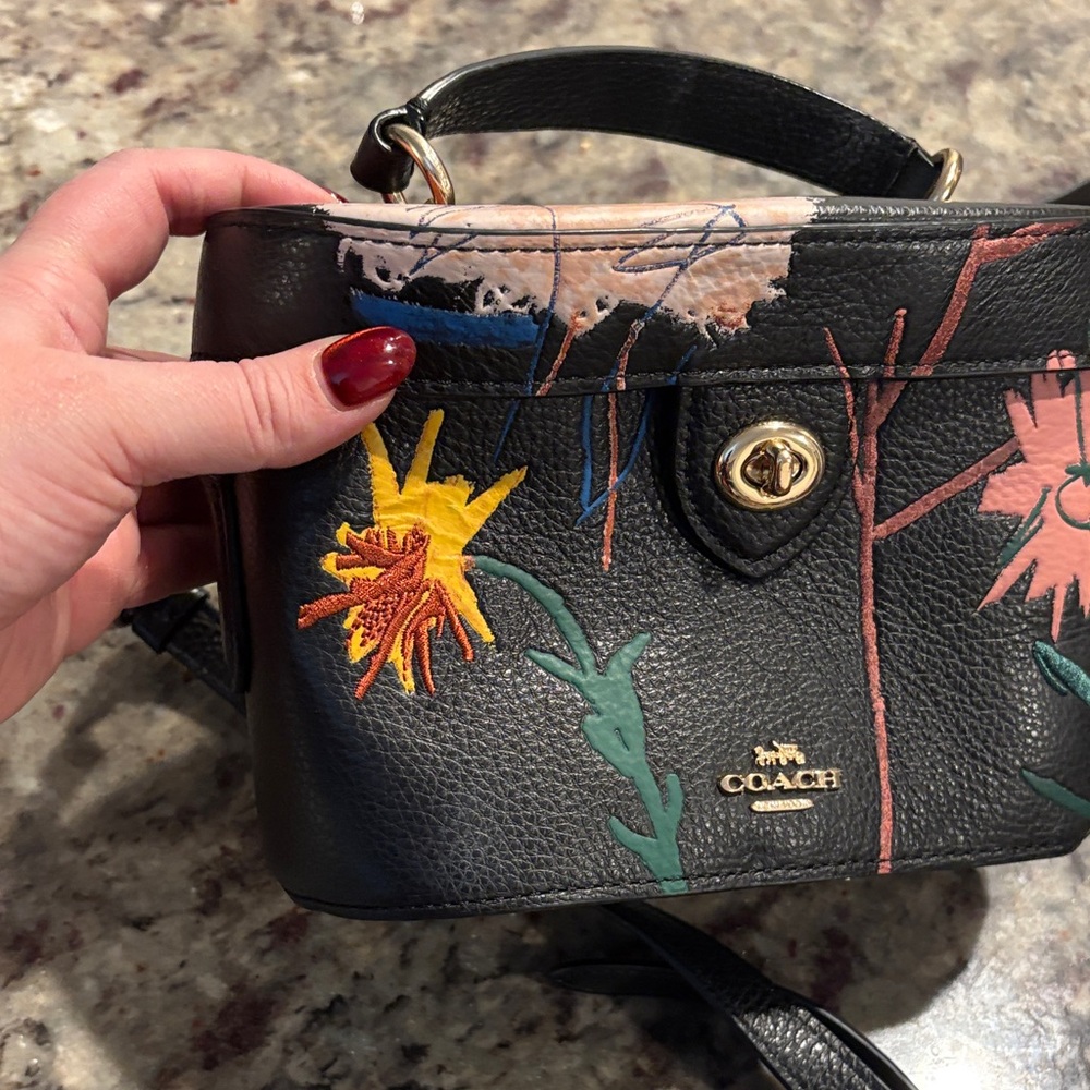 Basquiat Coach Black Crossbody Bag with Vibrant Floral Pattern - Picture 5 of 12